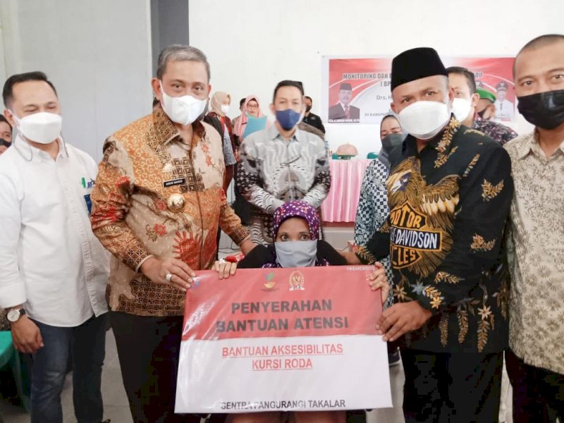 Bupati Wajo Amran Mahmud bersama Anggota DPR RI Samsu Niang. (Ist)