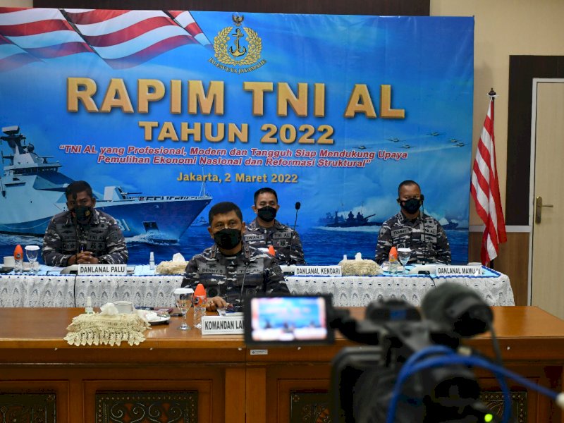 Danlantamal VI bersama Danlanal ikuti Rapim TNI AL secara virtual
