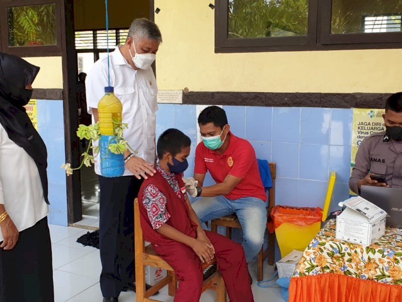 Bupati Pinrang pantau vaksinasi di kalangan pelajar. (Ist)