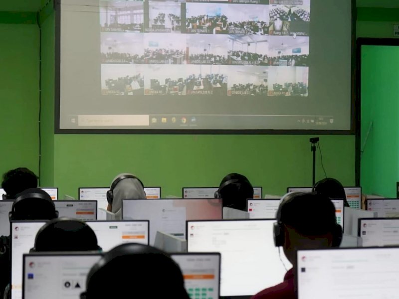 Ujian Sistem Seleksi Elektronik (SSE) Ujian Masuk Perguruan Tinggi Keagamaan Islam Negeri (UM-PTKIN) di Lab Komputer UPT TIPD IAIN Bone. 