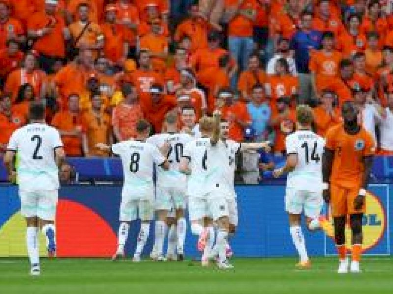 Austria merayakan kemenangan atas Belanda. 