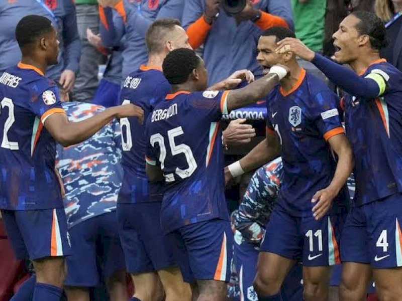Pemain Belanda merayakan gol ke gawang Rumania. (int) 