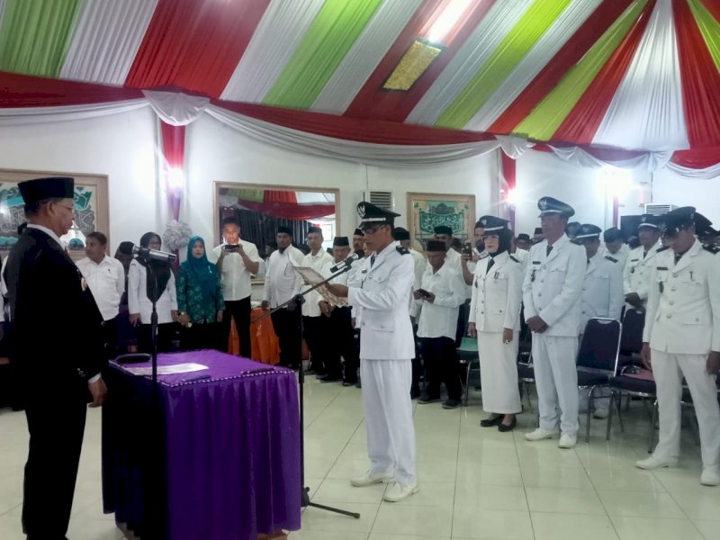 52 kepala desa di Kabupaten Enrekang dikukuhkan usai mendapatkan perpanjangan masa jabatan selama 2 tahun.