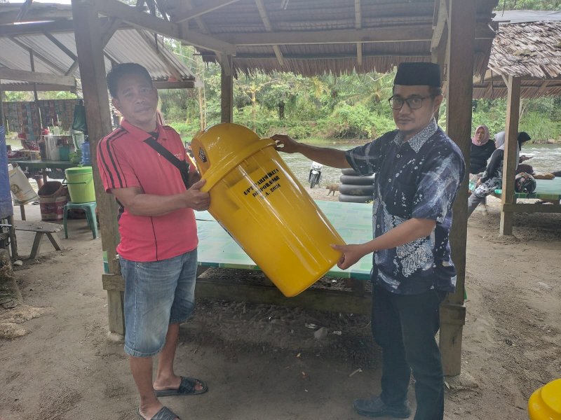 Kepala UPT PariwisatabLukman, saat berkunjung ke ODTW Permandian Alam Tamboke. 