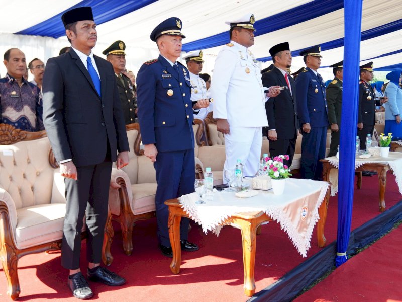 Pj Sekda Makassar Firman Hamid Pagarra menghadiri upacara pelantikan dan penyumpahan siswa Pendidikan Pertama Tantama (Diktama) PK TNI AL