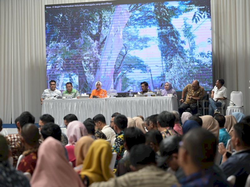 Rapat persiapan untuk menghadapi penilaian Lomba Kelurahan Terpadu tingkat nasional. 