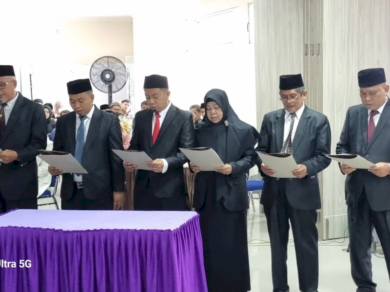 Pelantikan Warek dan struktur Unimen. 