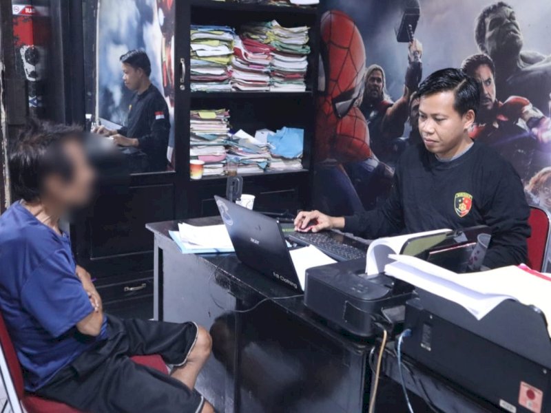 AM (69) diperiksa penyidik Polres Bulukumba. 
