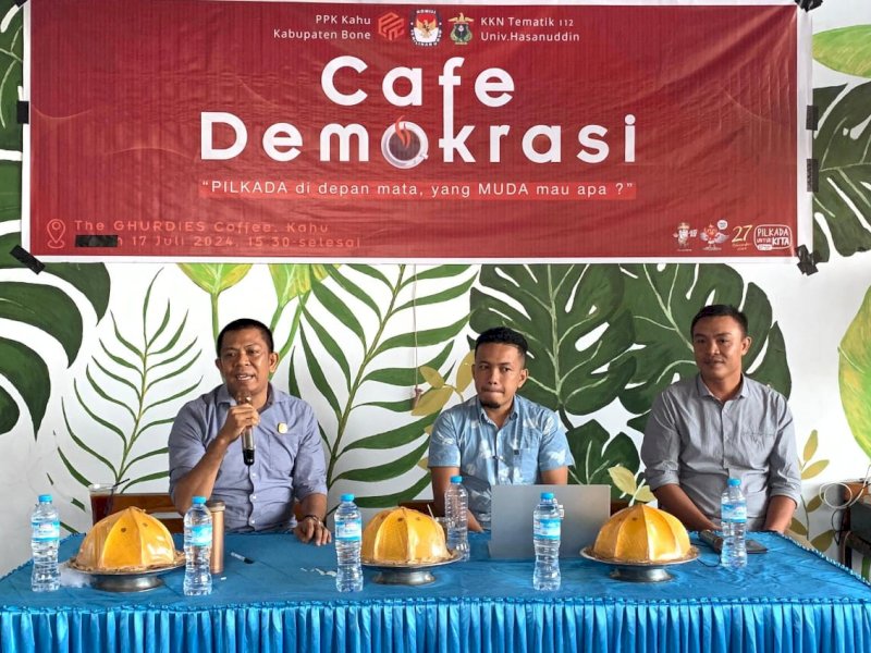 KPU Bone melakukan sosialisasi bertajuk Cafe Demokrasi di The Gurdies Coffee, Kecamatan Kahu. 
