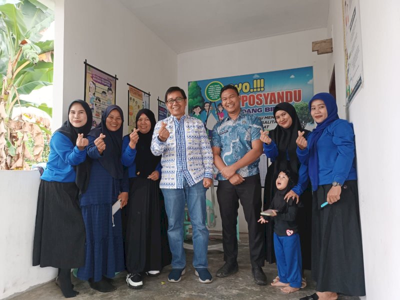 Wabup Suaib Mansur intens memantau kegiatan di posyandu. 