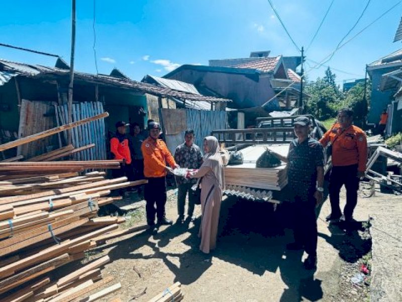 BPBD Makassar Salurkan Bantuan Bagi Korban Kebakaran di Kelurahan Bakung