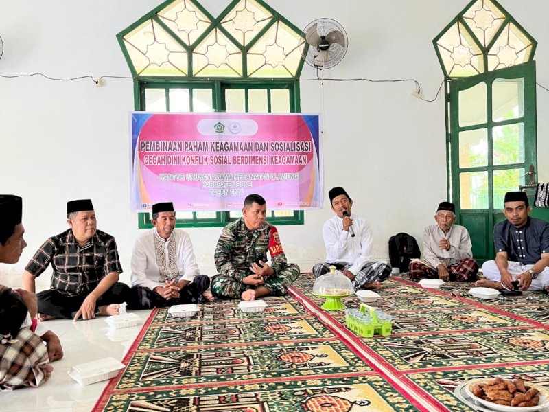 KUA melakukan pembinaan paham keagamaan dan sosialisasi cegah dini konflik sosial berdimensi keagamaan di Masjid Desa Tadang Palie