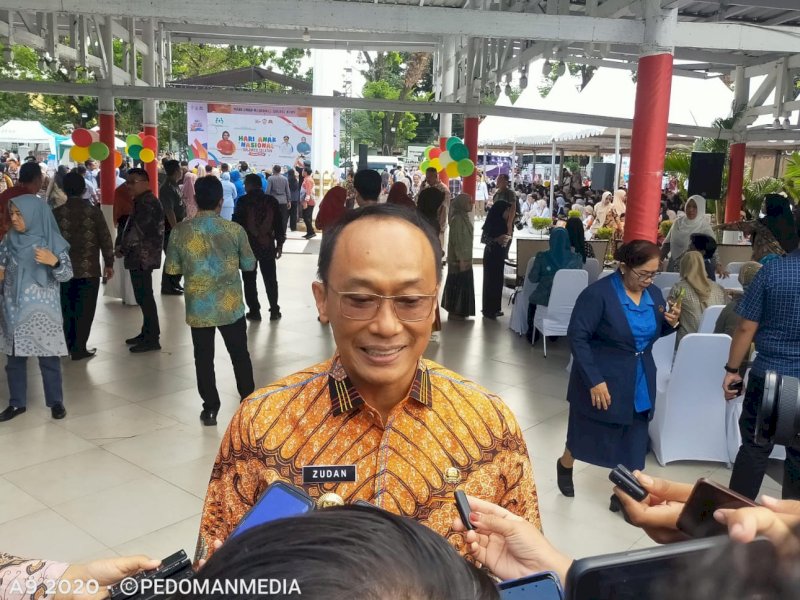 Prof Zudan melakukan doorstop seusai merayakan HAN ke 40 tingkat Provinsi Sulsel di lapangan rujab Gubernur 
