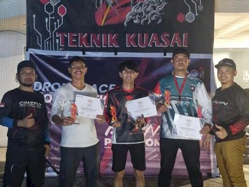 Mahasiswa UIN Alauddin Makassar, Zayyidan Fuady berhasil meraih juara I pada lomba drone race FPV.