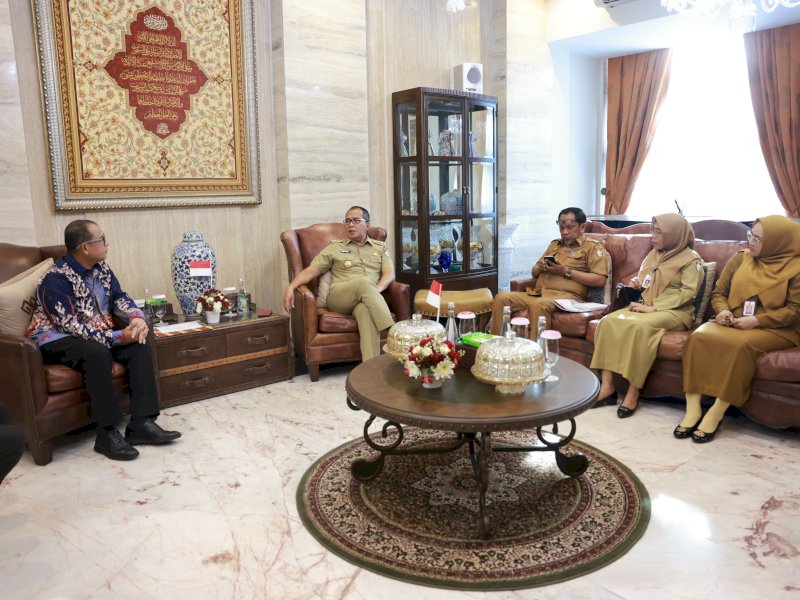 Wali Kota Makassar Moh Ramdhan Pomanto bersama pihak BNI Cabang Makassar. 