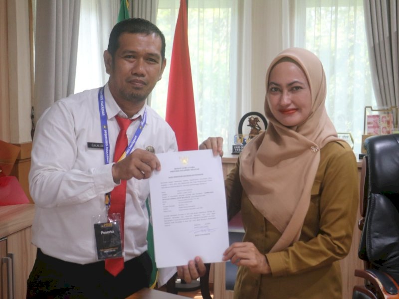 Kabid Hortikultura Dinas Pertanian Lutra, Djalaluddin Dalami dan Bupati Indah komitmen merestorasi Jeruk Malangke. (Foto:IST)