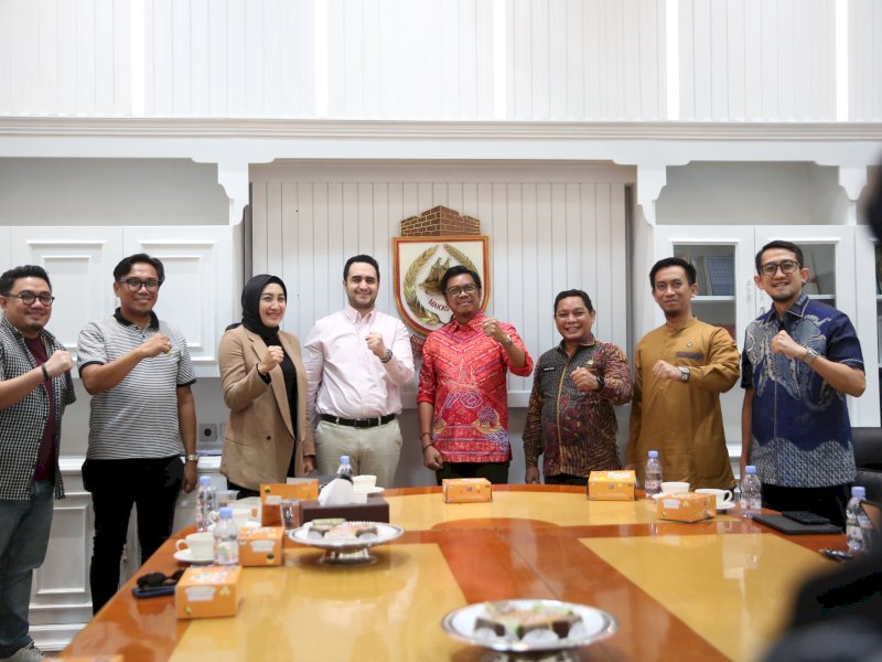 Pj Sekda Kota Makassar Firman Hamid Pagarra menerima investor asal Qatar di Balaikota. 