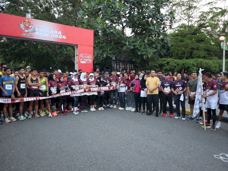 Start kegiatan Pilkada Run 'Berlari Menuju TPS' dihadiri langsung Pj Bupati Bone, Andi Winarno Eka Putra. (Foto:AA/PM)