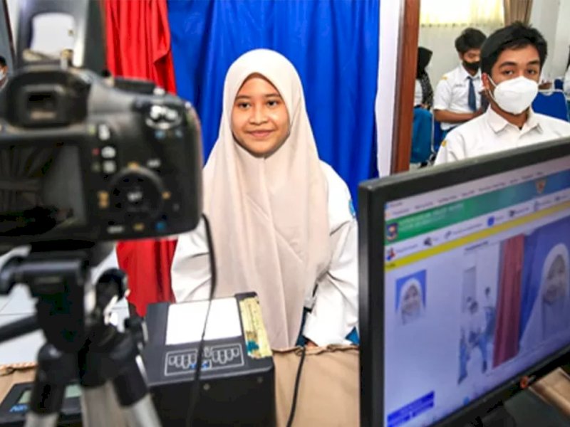 Program Jemput Bola (Jebol) perekam e-KTP di Sekolah. (Foto: IST)