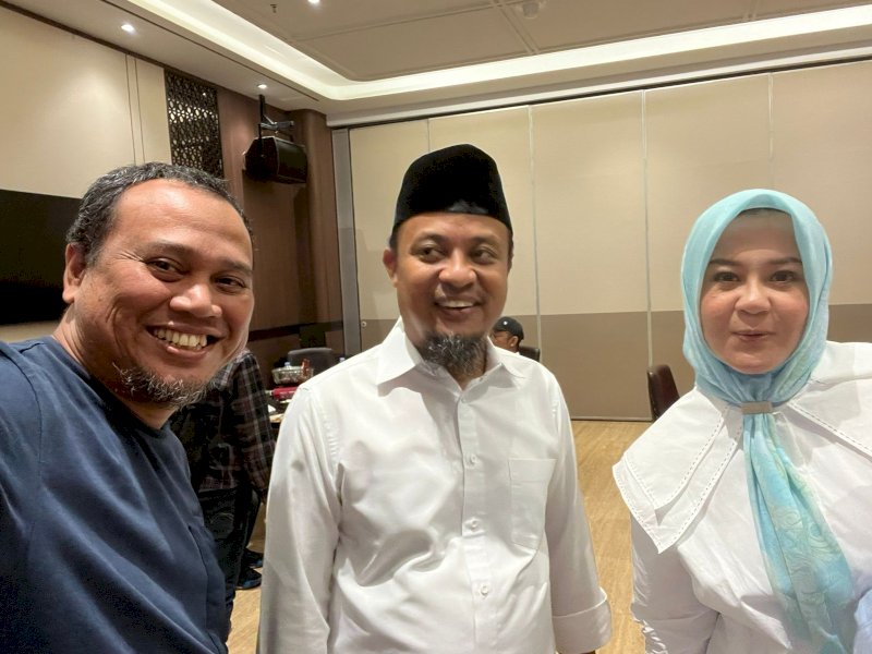 Pasangan Sudirman-Fatma bersama jubir Ramli Rahim. 