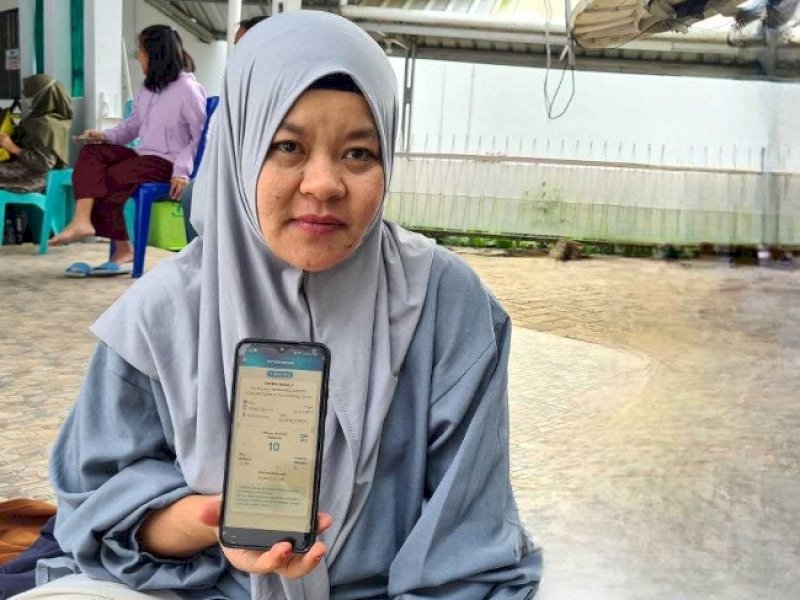 Nurfitriati saat menceritakan pengalamannya menggunakan aplikasi JKN. (Foto: IST)