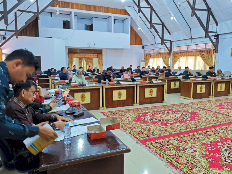Rapat perdana 40 Anggota DPRD Wajo, periode 2024-2029. (Foto: IST) 