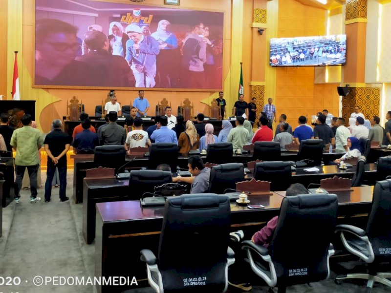 Proses gladi bersih pelantikan 50 Anggota terpilih DPRD Kota Makassar periode 2024-2029, di Ruang Rapat Paripurna. (Foto: Nober Salamba/PM)