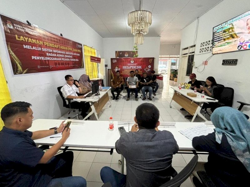 Bawaslu kabupaten Bone melakukan pengawasan ketat penyerahan berkas perbaikan Bapaslon di Kantor KPU. (Foto: IST)