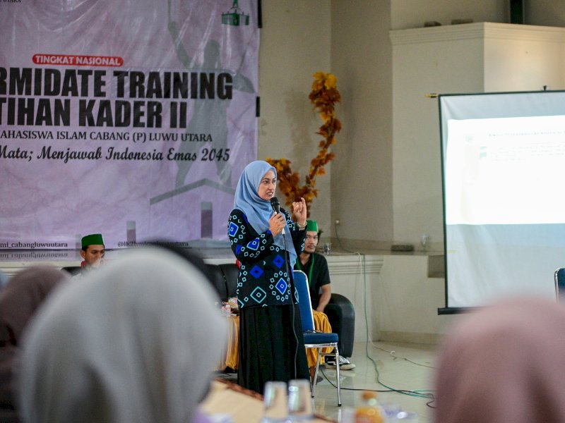Bupati Luwu Utara, Indah Putri Indriani jadi pembicara di LK II dan LKK HMI Cabang Persiapan Luwu Utara. (Foto: IST)