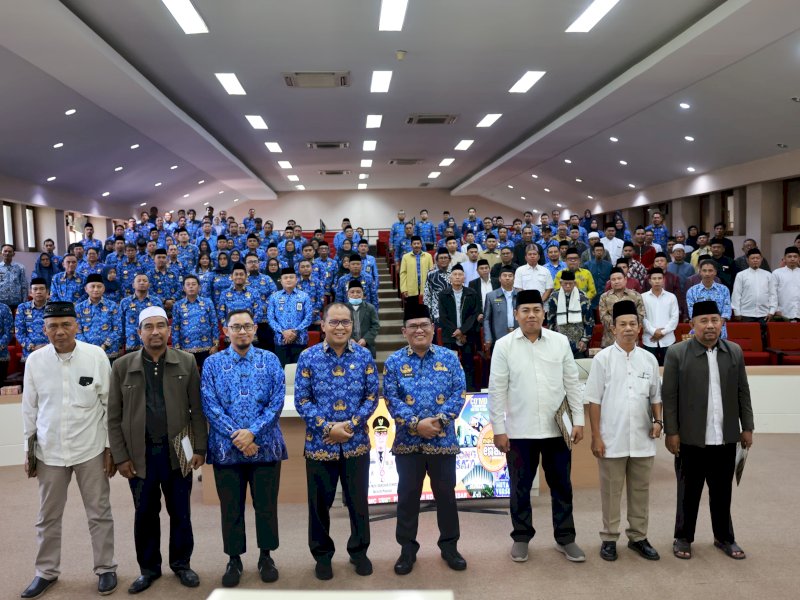 Kegiatan penyerahan SK 50 Imama Masjid di Balai Kota Makassar, dan dihadiri oleh Camat dan Sekcam se-Kota Makassar. (Foto: IST)