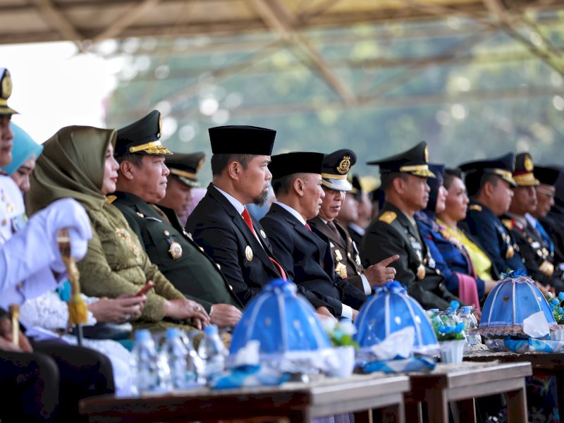 Pjs Wali Kota Makassar Andi Arwin Azis ikut upacara HUT ke-79 TNI di Lapangan Karebosi. 