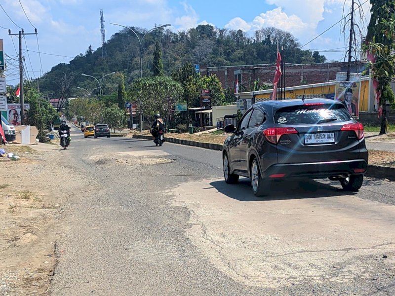 Jalan di Jalur Dua Arah Sawerigading yang akan diperbaiki PUPR Wajo tahun ini. (Foto: IST)