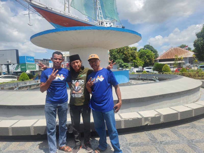 Politisi Demokrat Sulsel yang juga anggota Tim Andalan Hati, Andi Mustamin Patawari Philip (tengah) 