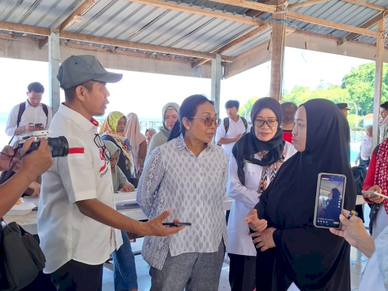 Menteri PPPA I Gusti Ayu Bintang Darmawati berkunjung ke objek wisata Karampuang, Kabupaten Mamuju, Sulawesi Barat.