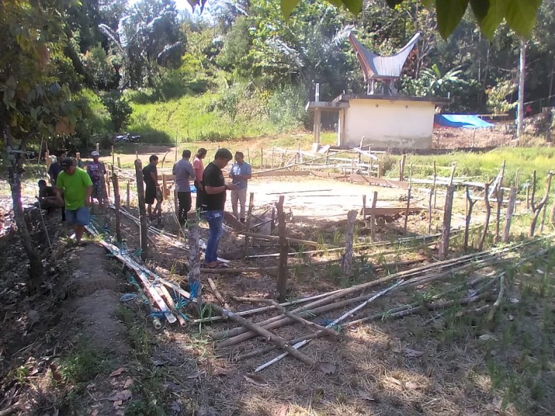 Polisi membongkar arena judi sabung ayam di Tana Toraja. 