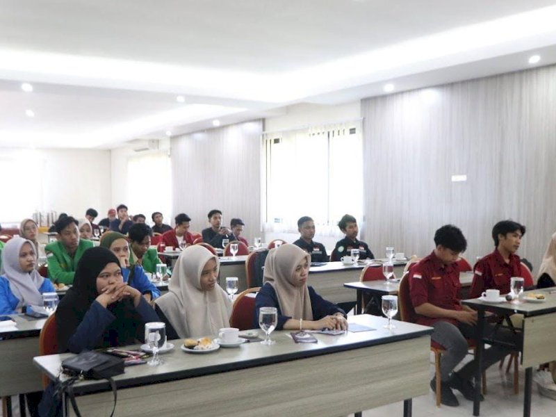 Bawaslu Bone melakukan sosialisasi pengawasan partisipatif bagi mahasiswa dalam rangka Pemilihan Gubernur, Wakil Gubernur, Bupati, dan Wakil Bupati Bone. (Foto: IST)