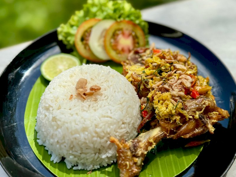 Menu ayam goreng pandan wangi MaxOne Makassar. (Foto: IST)