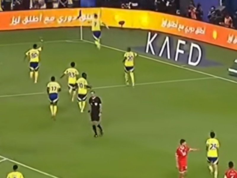 Ronaldo dan kawan-kawan merayakan gol kedua yang tercipta lewat pinalti.