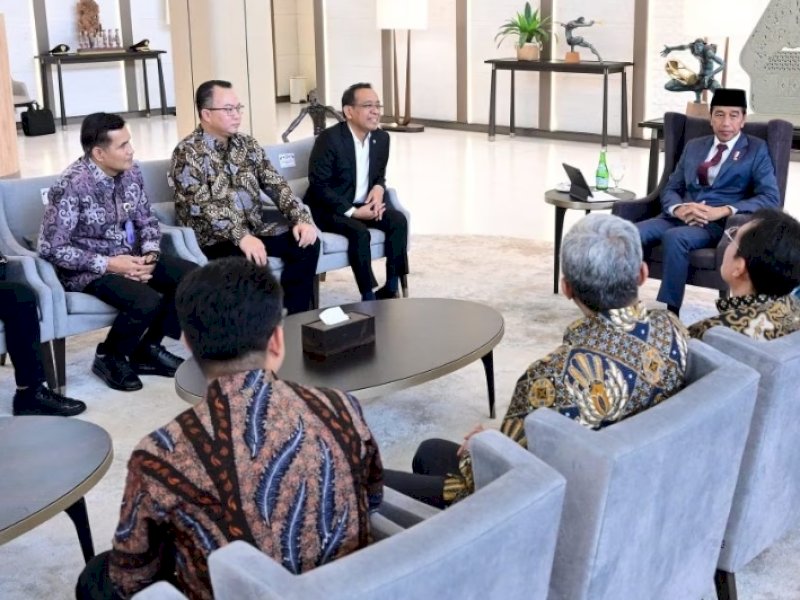 Presiden Jokowi saat menerima Pansel menyerahkan 10 nama Capim dan Cadewas KPK. (Foto: INT)