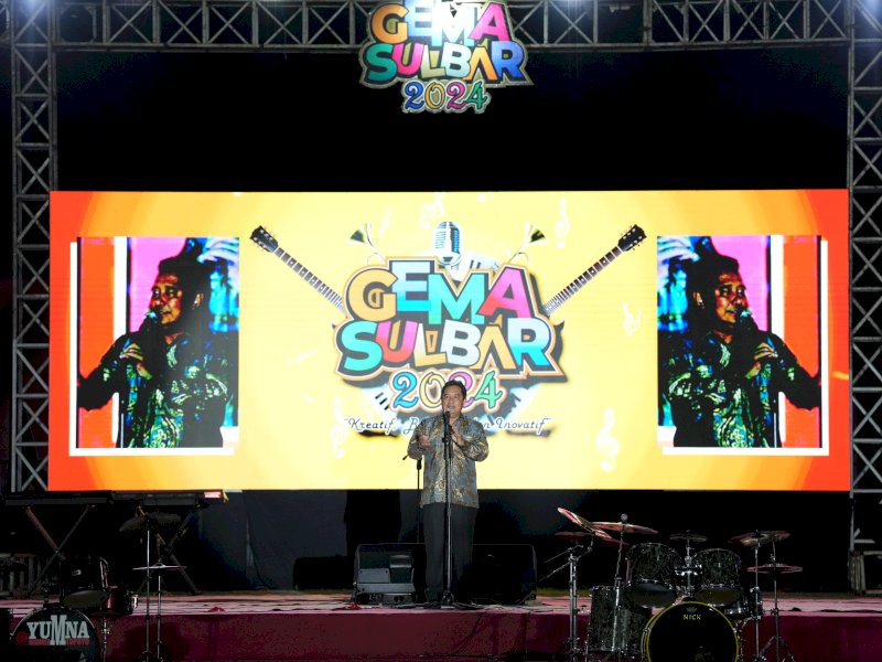 Pj Gubernur Sulawesi Barat Bahtiar Baharuddin menutup secara resmi Gema Sulbar di Anjungan Pantai Manakarra
