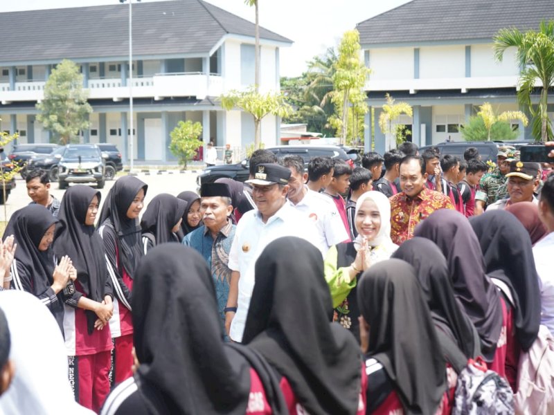 Pj Gubernur Bahtiar Instruksikan Uji Coba Program Makan Gizi Gratis di SD-SMP