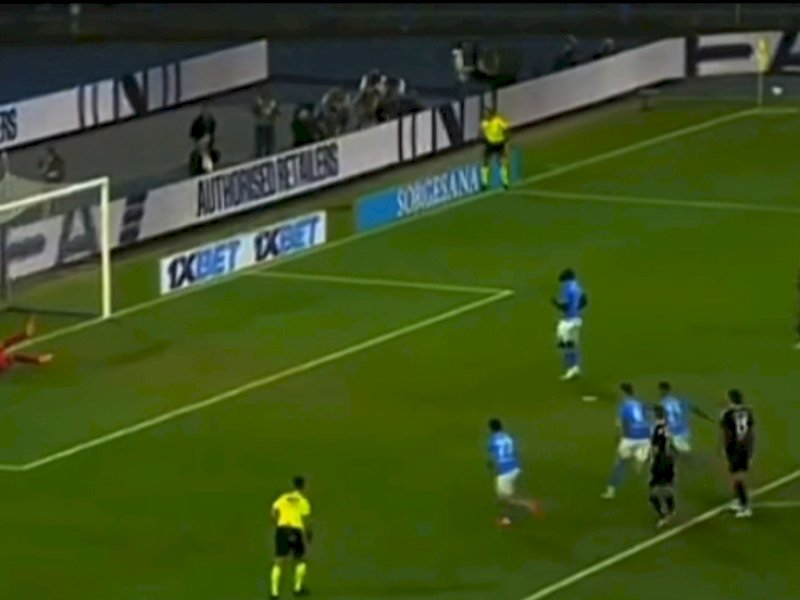 Gol Penalti Romelu Lukaku menit ke-53 menambah keunggulan Napoli. (Foto: INT)