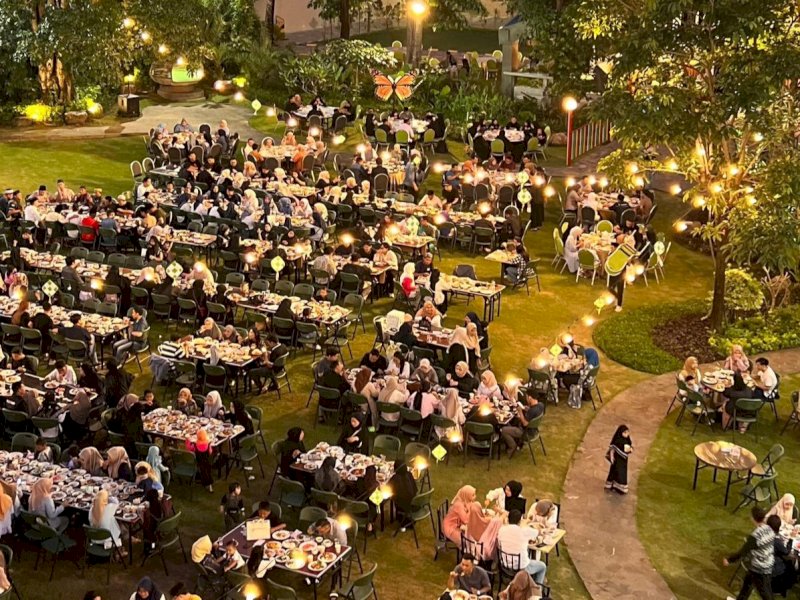 Suasana malam di Garden hotel MaxOne Makassar. (Foto: IST)