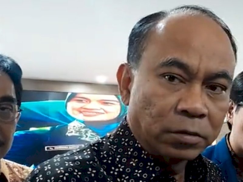 Menteri Komunikasi dan Informatika (Menkominfo) RI, Budi Arie Setiadi saat memberikan keterangan terkait pemblokiran aplikasi Temu China kepada awak media. (Foto: INT)