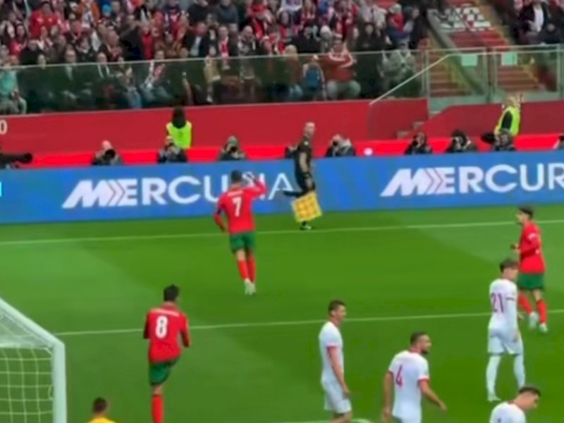 Selebrasi Cristiano Ronaldo seusai mencetak gol ke-906. (Foto: INT)