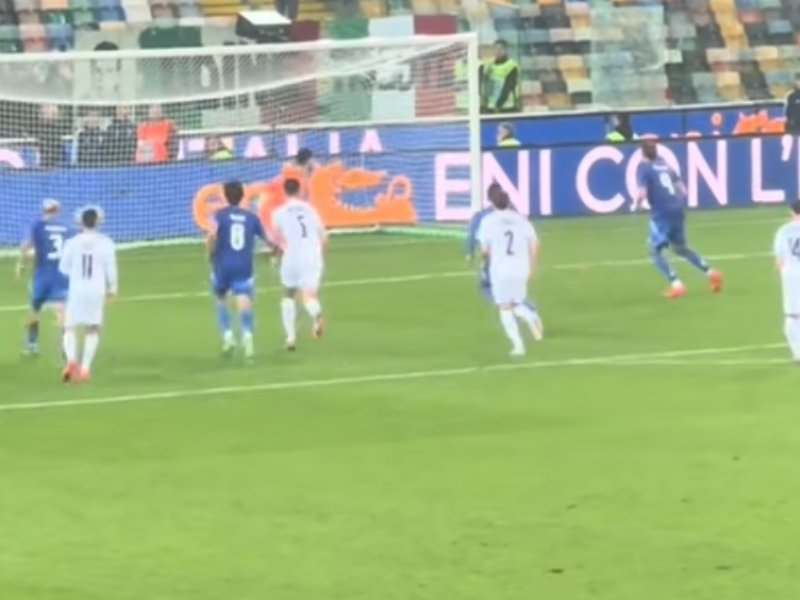 Gol pertama Italia di menit ke-41 melalui penalti Mateo Retegui. (Foto: MDS)