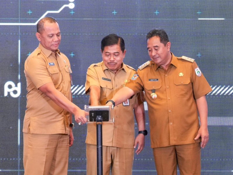 Pj Gubernur Sulbar, Bahtiar Baharuddin saat mendukung program LMS Pamong Desa. (Foto: IST)
