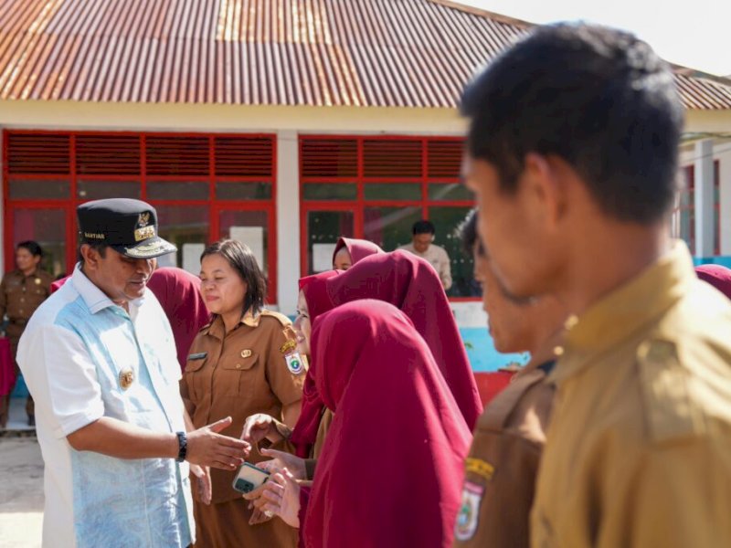 Kunjungi SMAN 1 Mambi, Pj Gubernur Bahtiar Dorong Pelajar Peduli Lingkungan