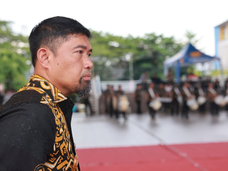 Pjs Wali Kota Makassar, Andi Arwin Azis memantau gladi bersih persiapan HUT Makassar. 