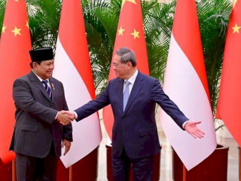 Presiden Republik Rakyat Tiongkok (RRT), Xi Jinping menyambut kedatangan Presiden Prabowo Subianto. 